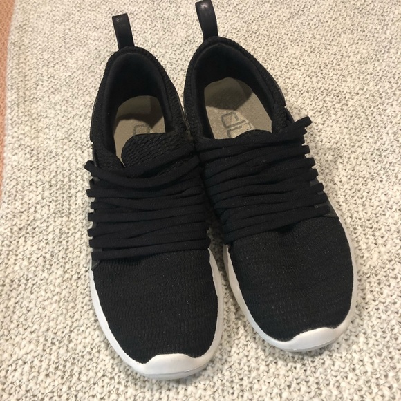 hey dude tennis shoes